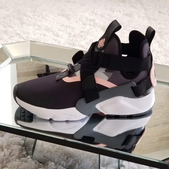 Nike Shoes - Nike Air Huarache City
